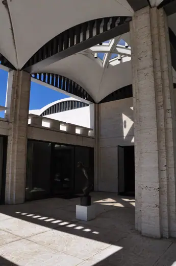 Photo 3: Exterior