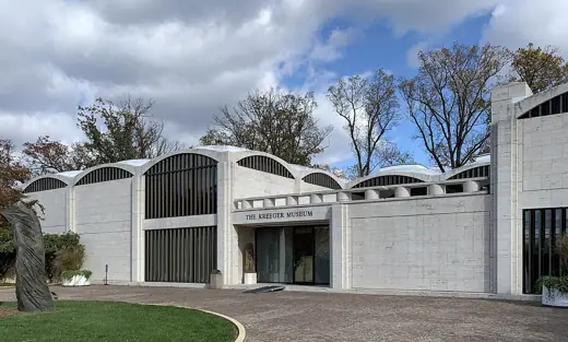 Photo 1: Exterior