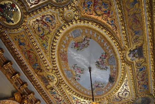 Photo 5: Interior
