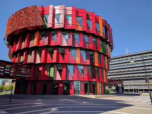 Photo 3: Exterior