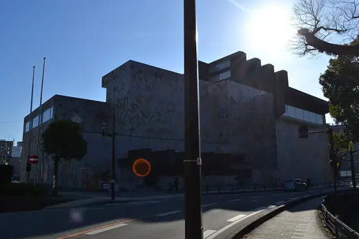 Photo 2: Exterior