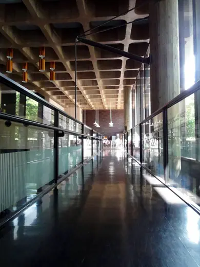 Photo 4: Exterior