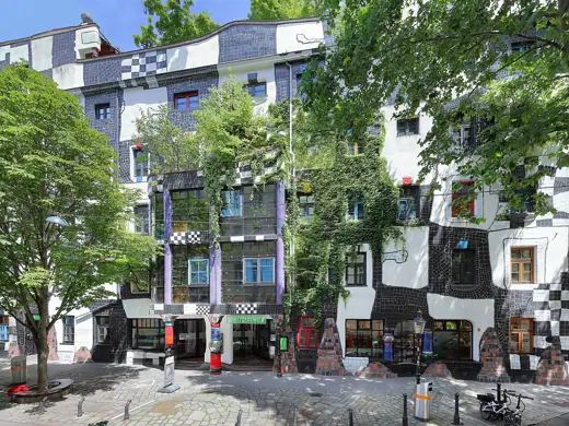 Photo 2: Exterior