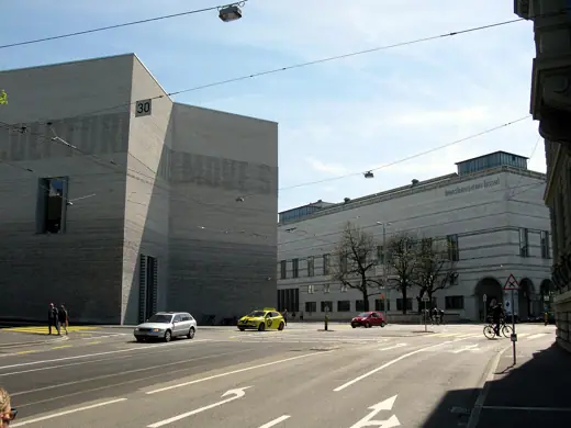 Photo 2: Exterior · Basler Kunstmuseum mit Neubau (links)