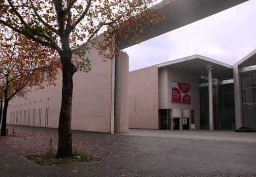 Photo 2: Exterior