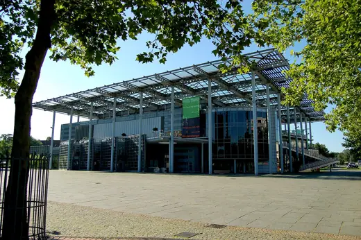 Photo 3: Exterior