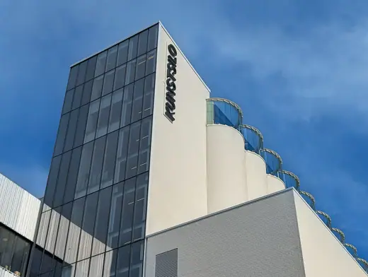 Photo 3: Exterior