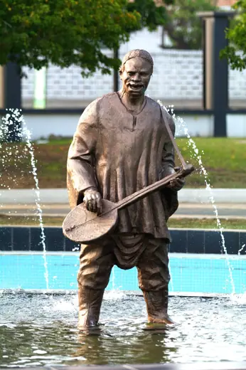 Photo 2: Exterior · A statue with a water fountain found at Kwame Nkrumah Mausoleum