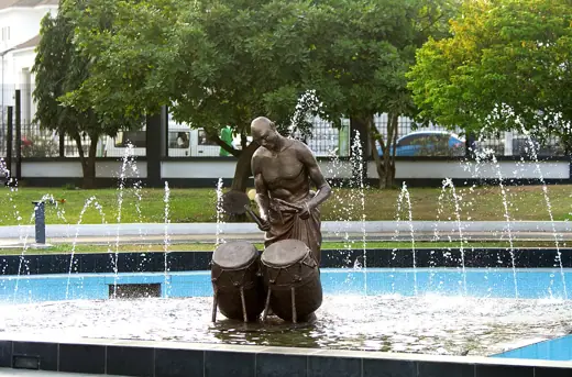 Photo 6: Detail · Sculpture piece found at Kwame Nkrumah Mausoleum in Accra
