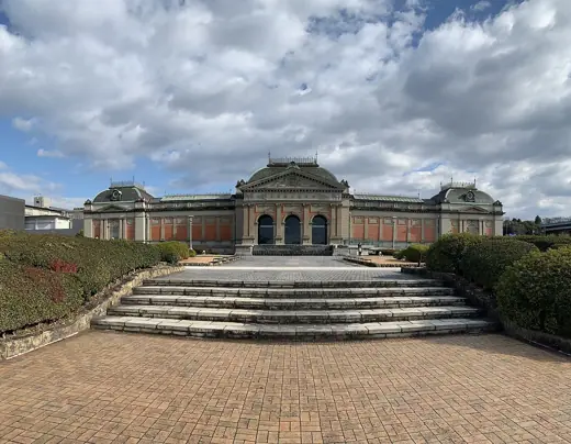 Photo 3: Exterior