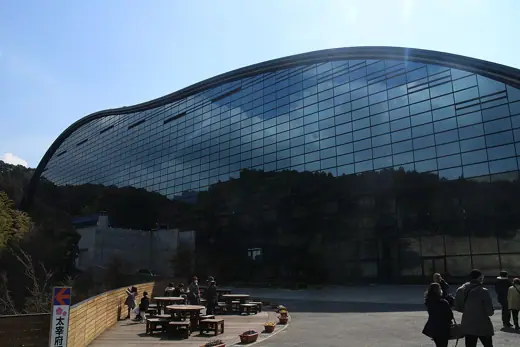 Photo 3: Exterior