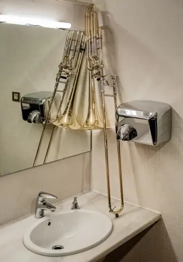 Photo 5: Interior · Lavatory in the artist's cloakroom in the L'Auditori in Barcelona