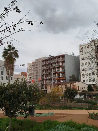 Photo 2: Exterior