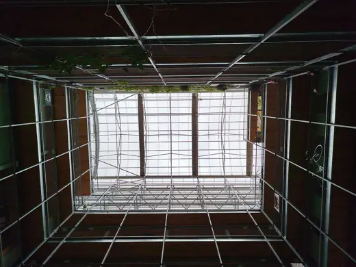 Photo 4: Exterior