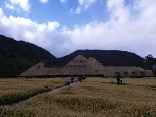 Photo 2: Exterior