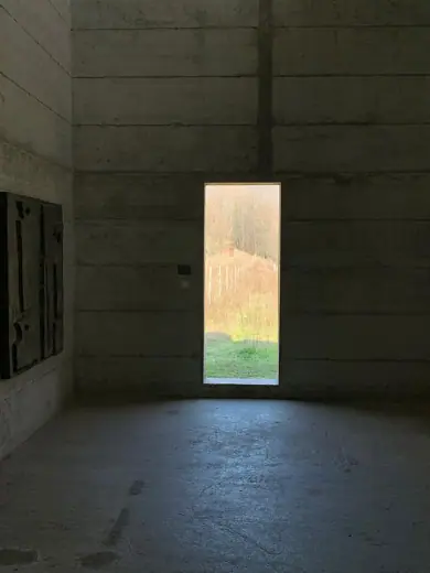Photo 6: Interior · vista dell'ingresso dall'interno
