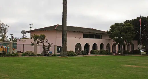 Photo 1: Exterior