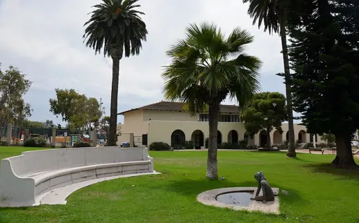 Photo 3: Exterior