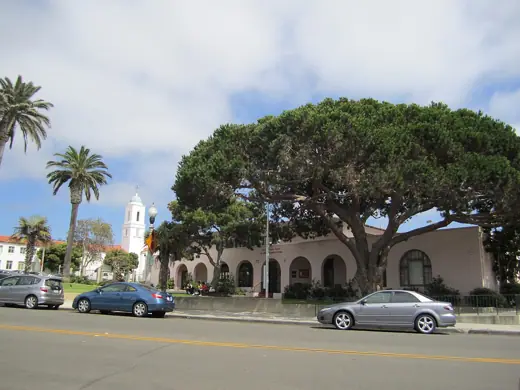 Photo 4: Exterior