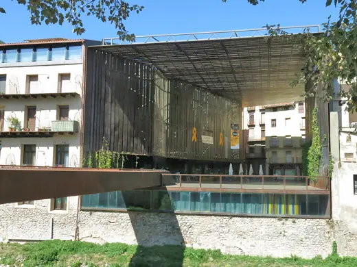 Photo 4: Exterior · Espai i passera de vianants de La Lira (Ripoll)