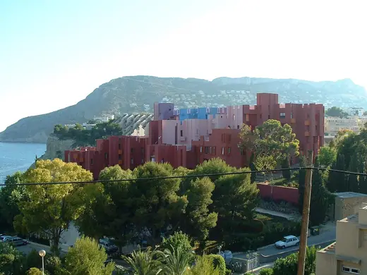 Photo 2: Exterior · Edificio de la Muralla Roja en Calpe