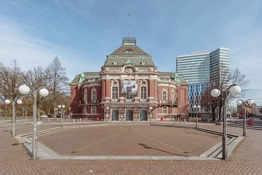 Photo 1: Exterior