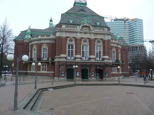 Photo 3: Exterior
