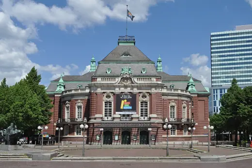 Photo 4: Exterior