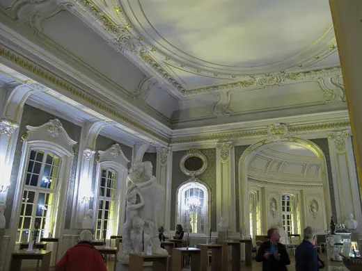 Photo 5: Interior