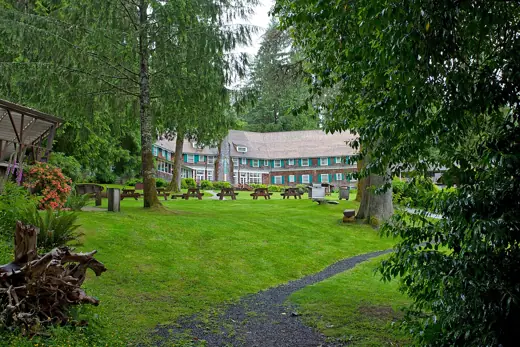 Photo 2: Exterior