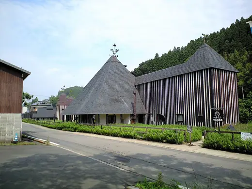 Photo 3: Exterior