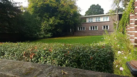 Photo 2: Exterior