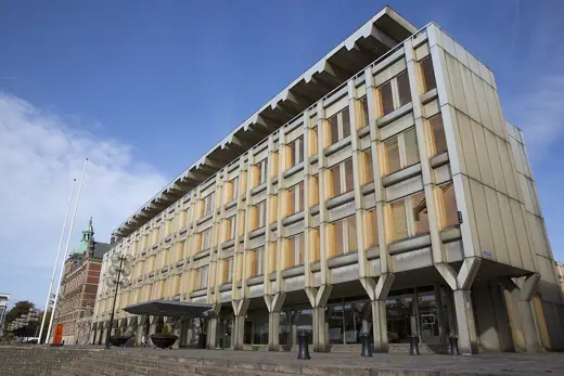 Photo 3: Exterior