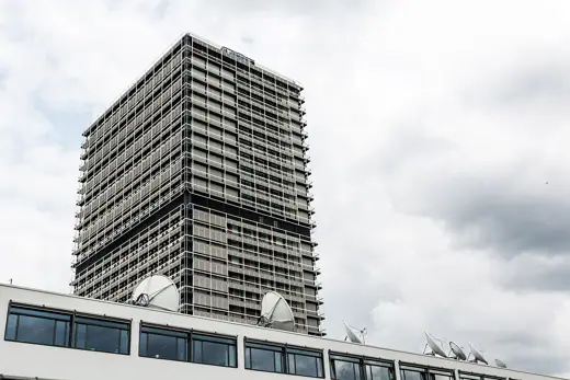 Photo 3: Exterior