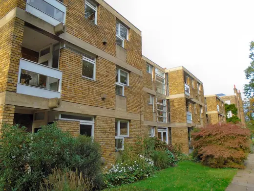 Photo 1: Exterior