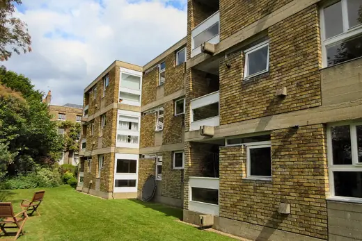 Photo 2: Exterior