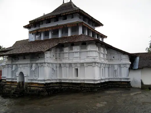 Photo 2: Exterior