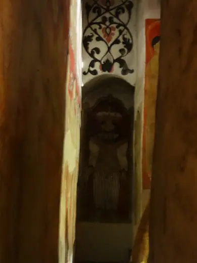 Photo 4: Interior · Tempel Lankathilaka Viharaya westlich von Kandy