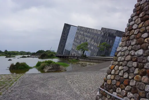 Photo 4: Exterior