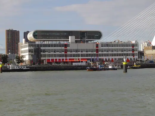 Photo 1: Exterior