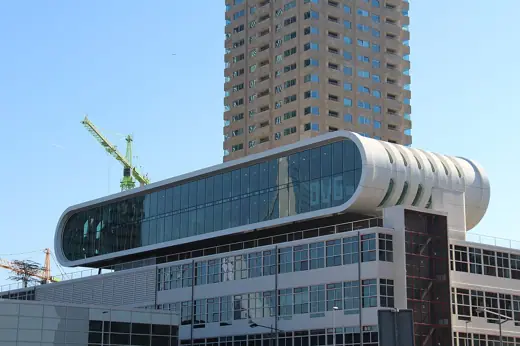 Photo 2: Exterior