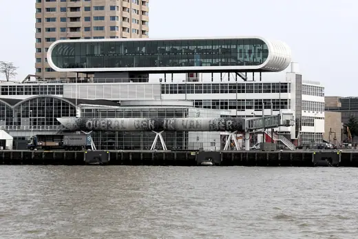 Photo 4: Exterior