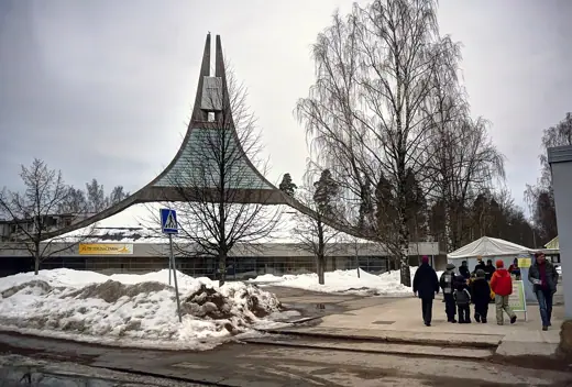 Photo 3: Exterior