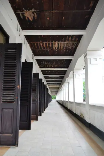 Photo 6: Interior