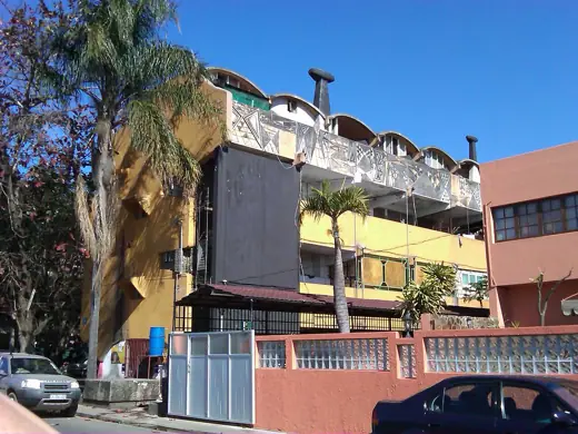 Photo 2: Exterior · The Smiling Lion building, Maputo, Mozambique
