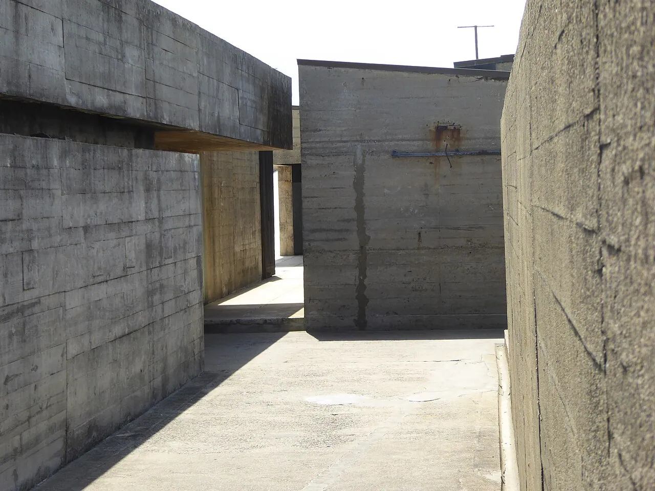 Leça Swimming Pools: Detail · piscina das marès