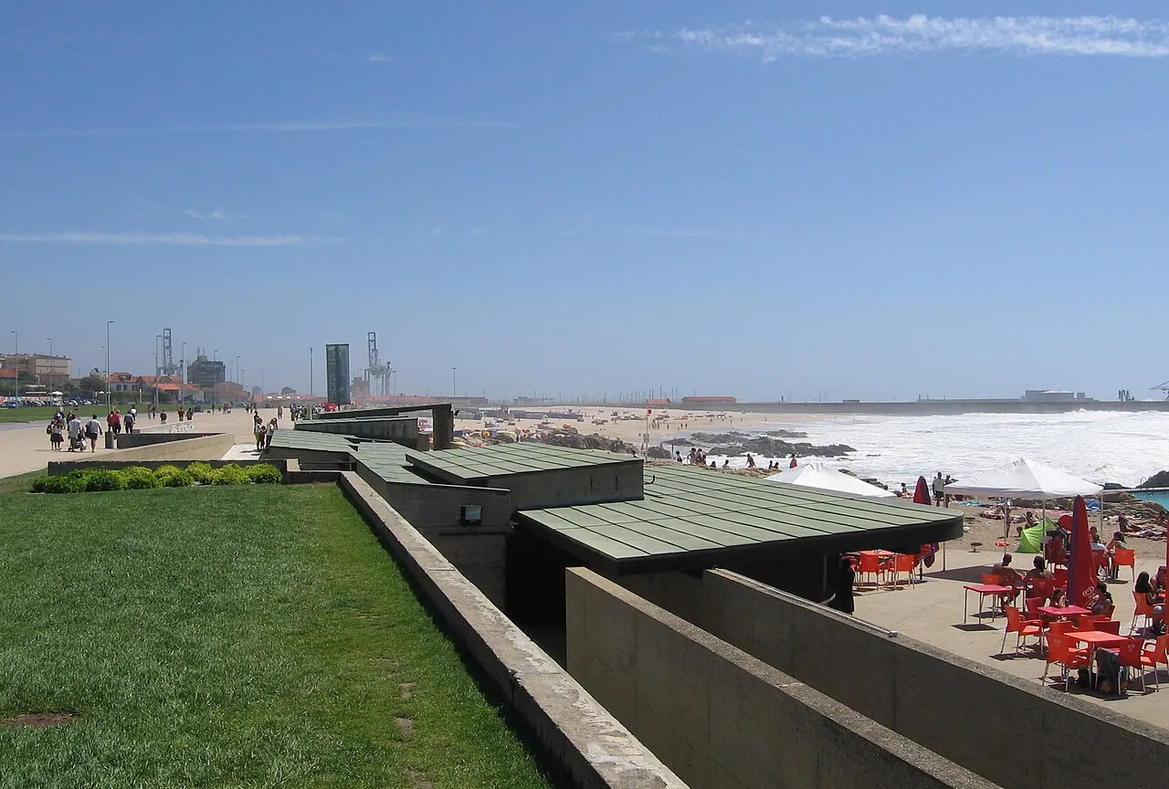 Leça Swimming Pools: Context