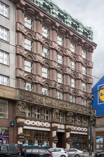Photo 4: Exterior · Prag Kubismus Bank der Legionen