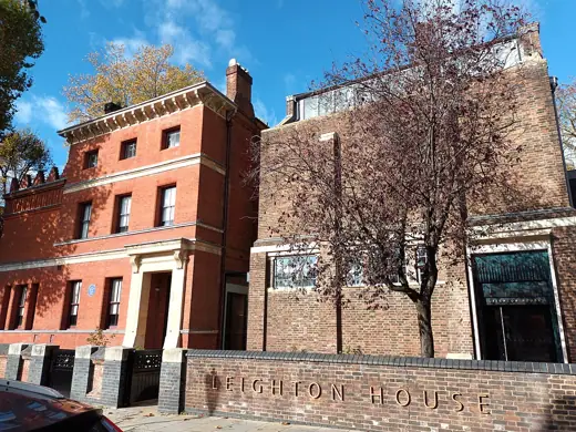 Photo 2: Exterior