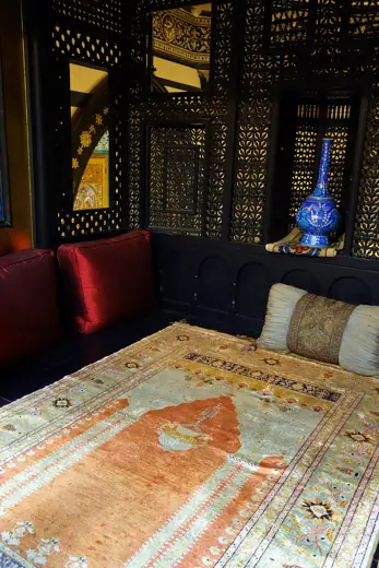Photo 4: Interior